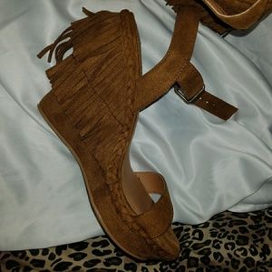 Wedges with fringes